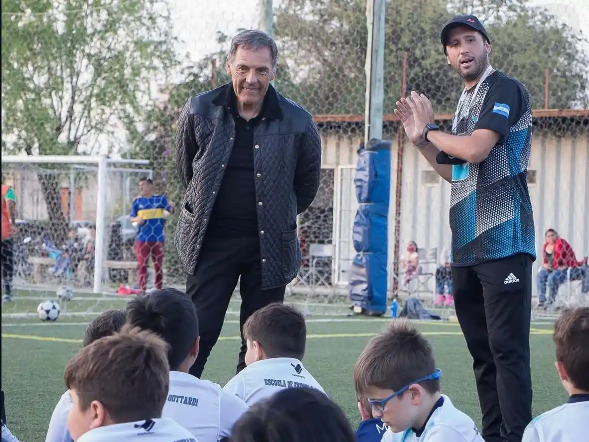 Russo visitó la escuela de fútbol de Diego Gottardi hace cuatro años. Foto: escuela.futbol.gottardi.