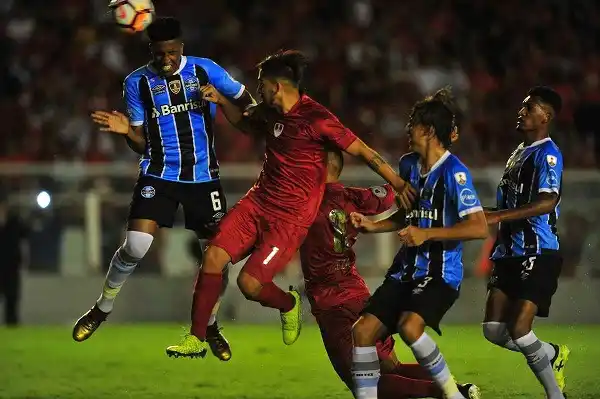 Independiente logró empatar con diez ante Gremio por la Recopa