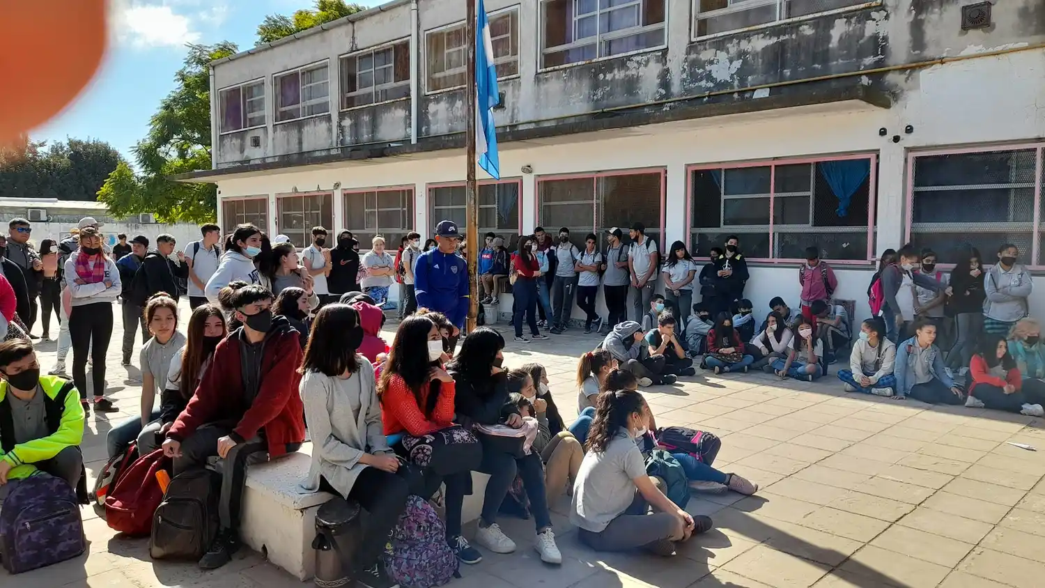 Zárate: Se hizo pasar por un padre para ingresar a una escuela y con un arma de fuego asaltó a los docentes
