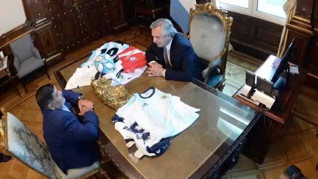 Diego Maradona se reunió con Alberto Fernández y le presentó un proyecto para el fútbol