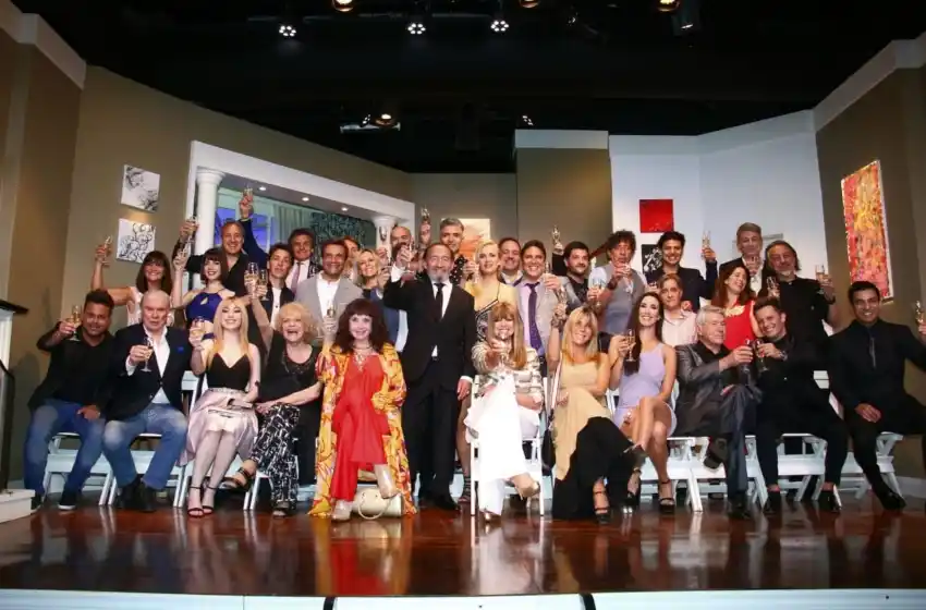 Artistas y Aldo Funes celebraron las futuras temporadas en Mar del Plata y Carlos Paz