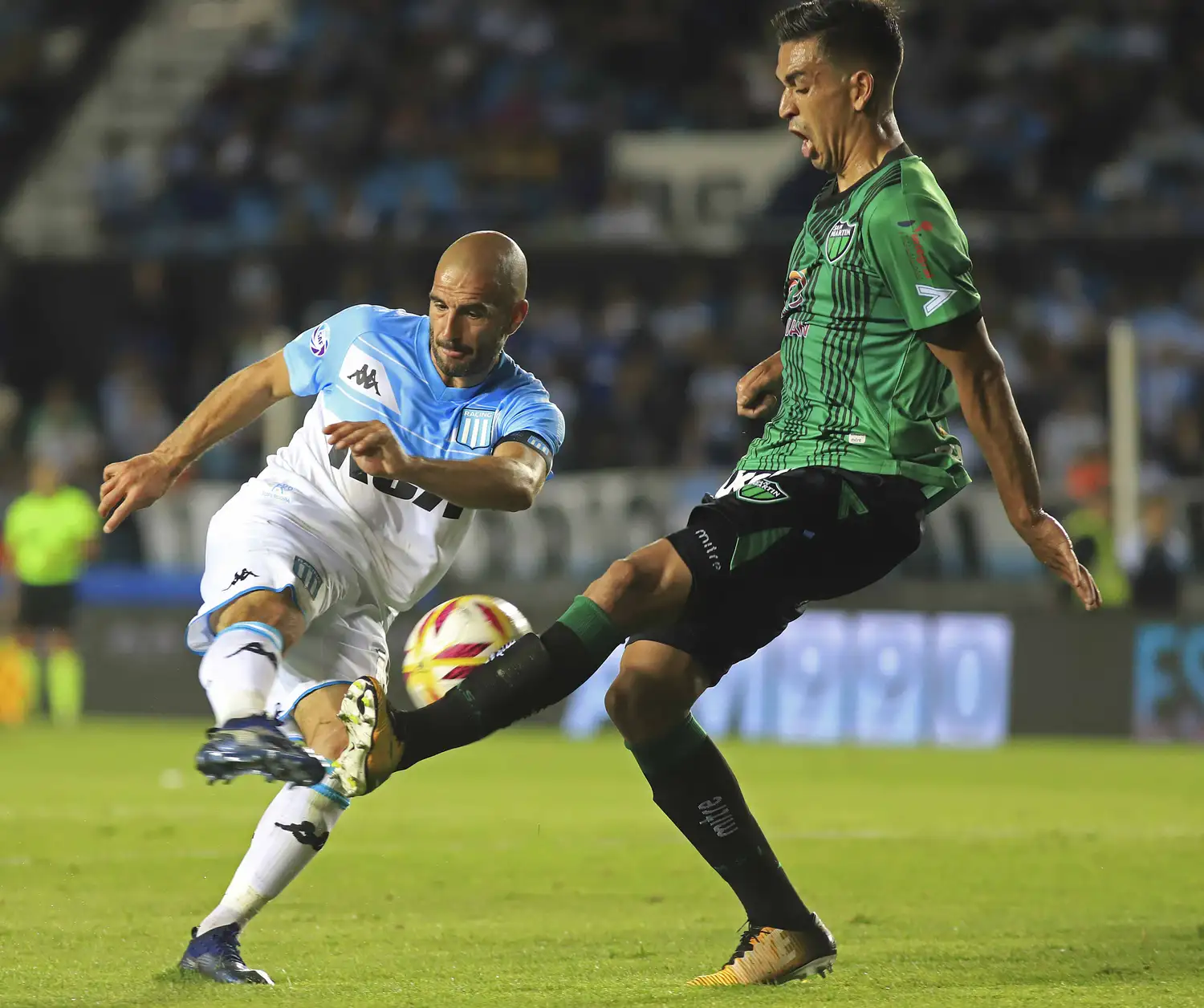 Se reanuda el campeonato,  con lucha en todos los frentes