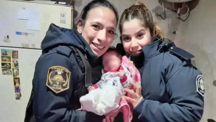 Las oficiales Aldana Arriagada y Yanina Torres. FOTO: La Nueva.