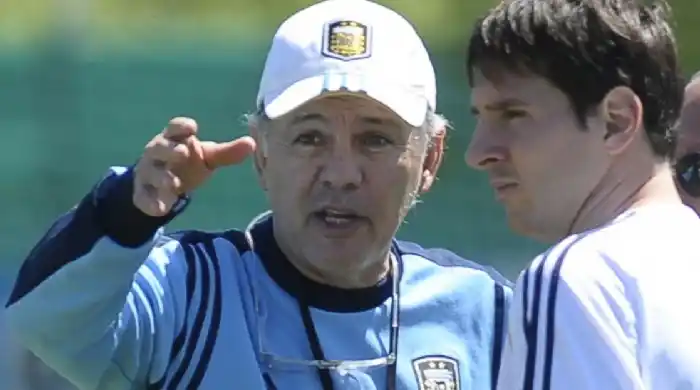 Sabella cambió de esquema a tiempo y  Argentina ganó con lo justo 
