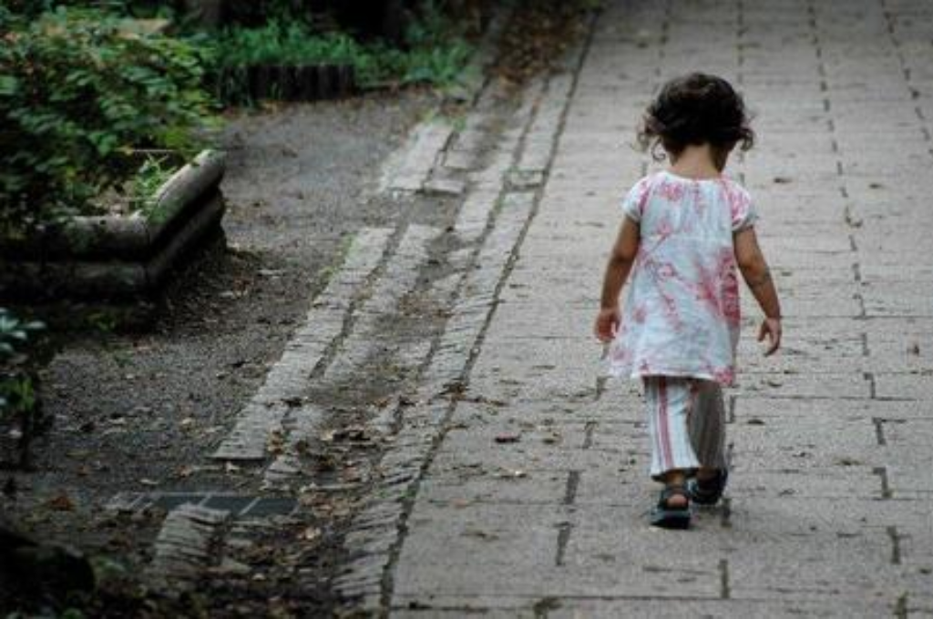 A pesar de numerosas denuncias y la intervención de asistentes sociales, la situación persiste.
