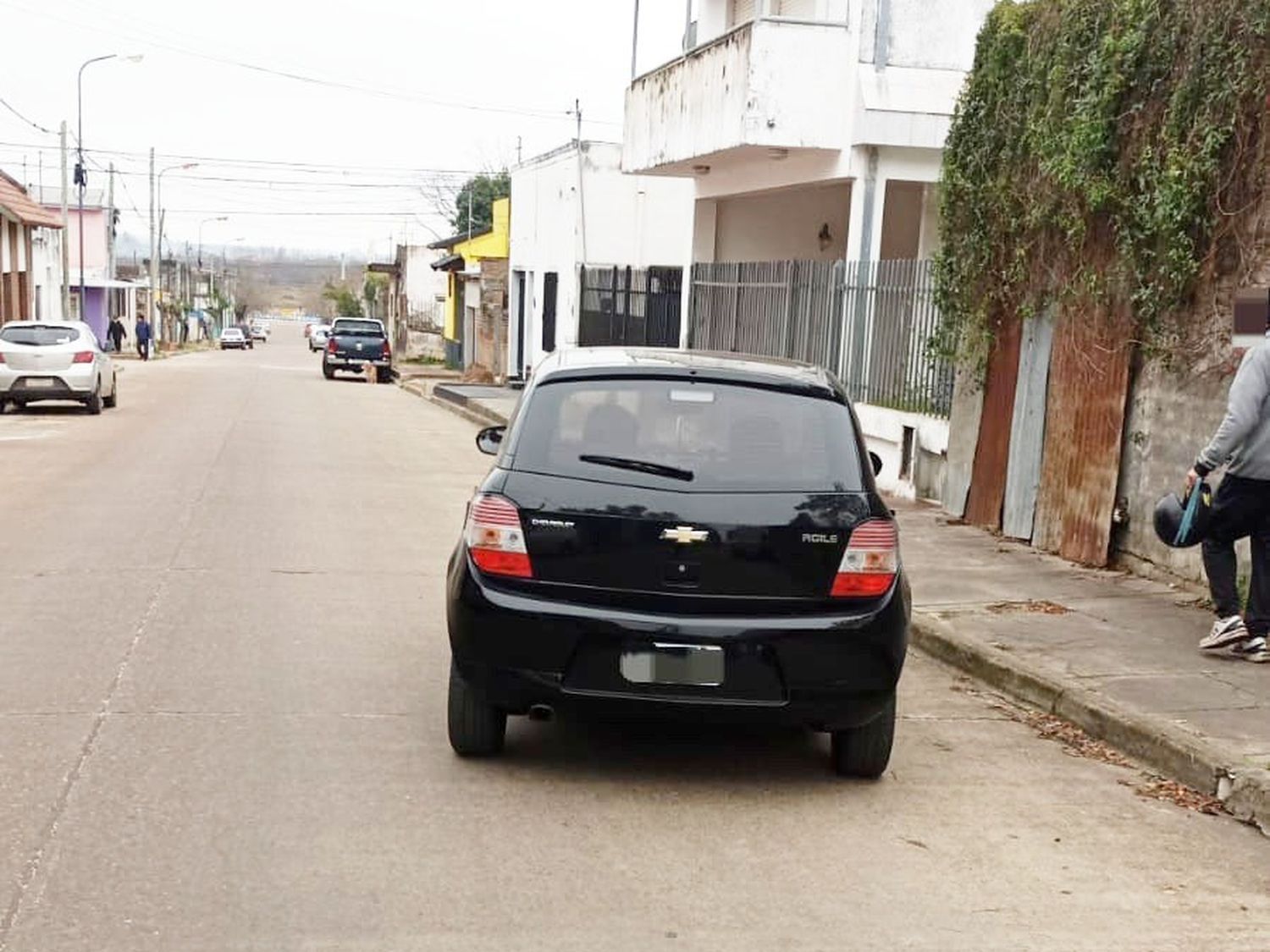 Motociclista sufrió fractura tras chocar contra un automóvil
