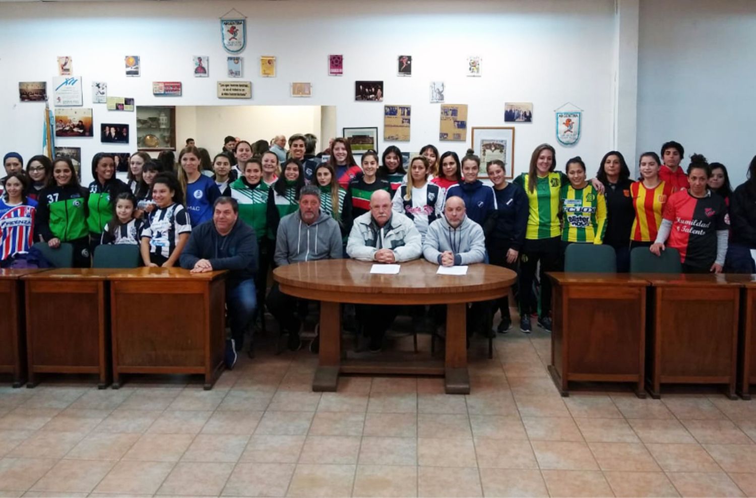 La Liga Marplatense presentó al fútbol femenino