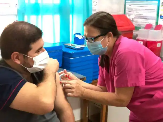Unidad móvil de testeos hará hisopados gratis en los barrios