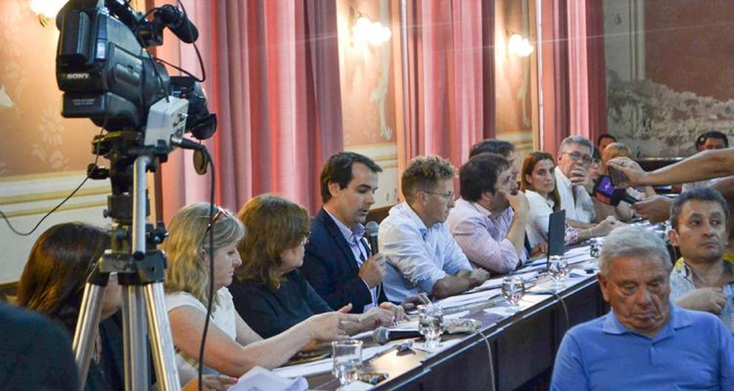 Aumentaron  las tasas pero los concejales no se bajaron las dietas, “congelaron” por seis meses en el máximo permitido por ley