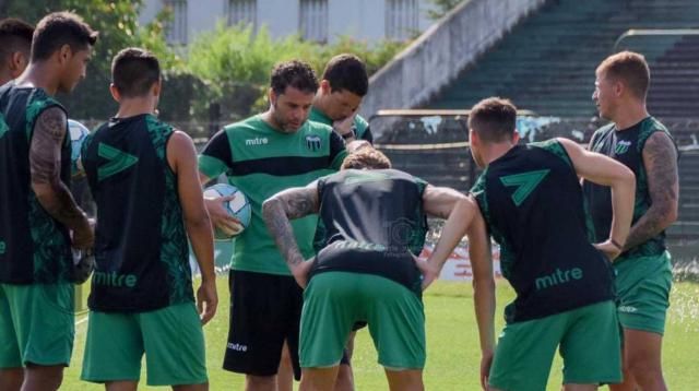 Rodolfo de Paoli renunció como técnico de Nueva Chicago y lo deja en descenso