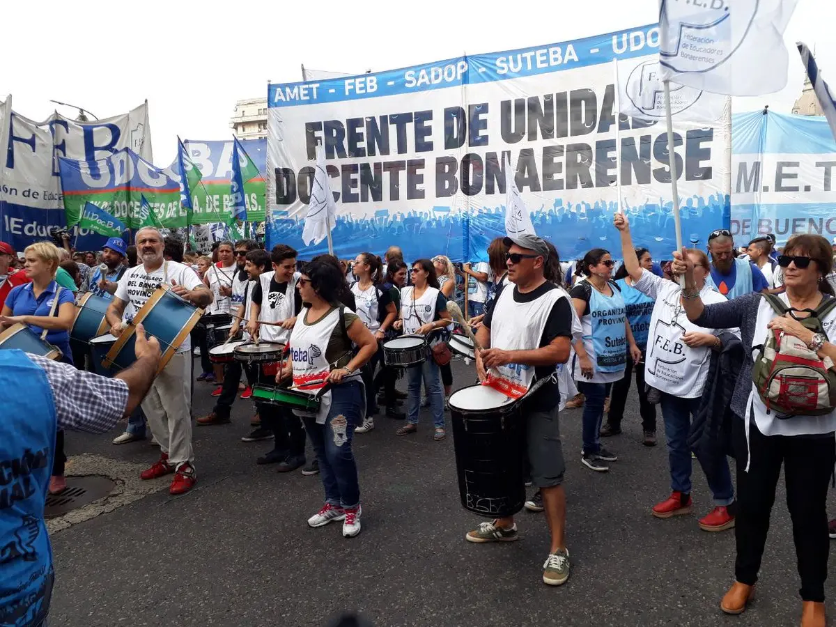 Segunda jornada de paro docente: Desde los gremios señalaron una adhesión del 90% 