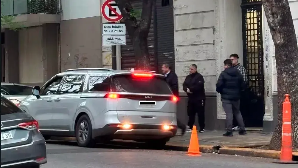 Massa sale del departamento de Cristina Kirchner.