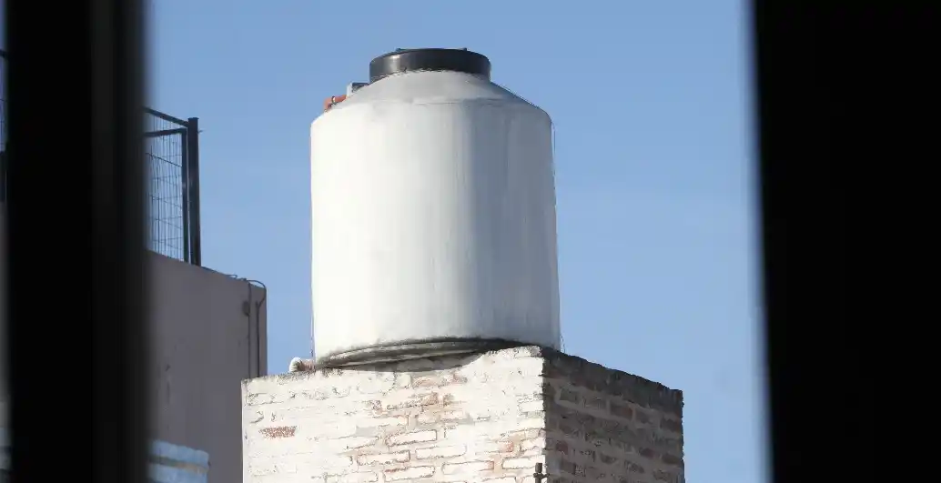 Fijan distancias para la construcción de piletas y tanques de agua