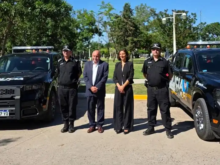 En la entrega estuvo presente la senadora Leticia Di Gregorio. Foto: Gentileza.