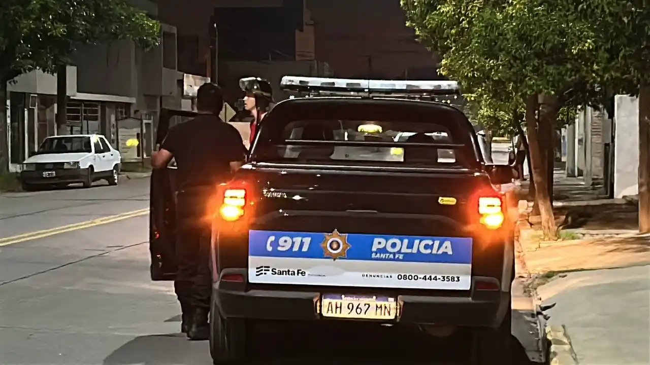 Incendio pilar de luz bomberos zapadores gur policía Rafaela av Fanti Ituzaingó-20260211 - 6