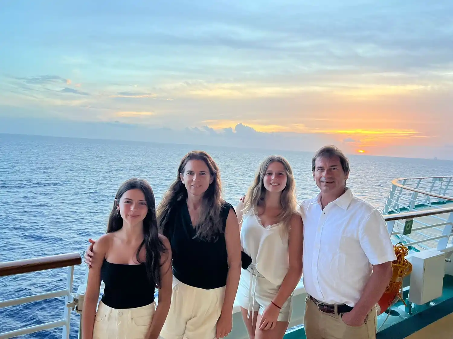 Con su esposa Ana y sus dos hijas.