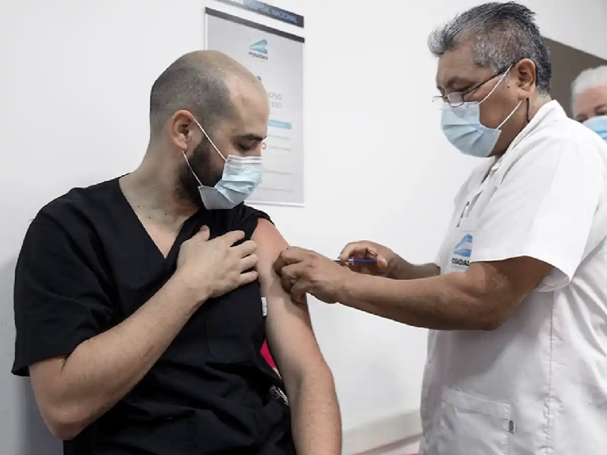 Comenzó el operativo de vacunación contra el coronavirus en todo el país
