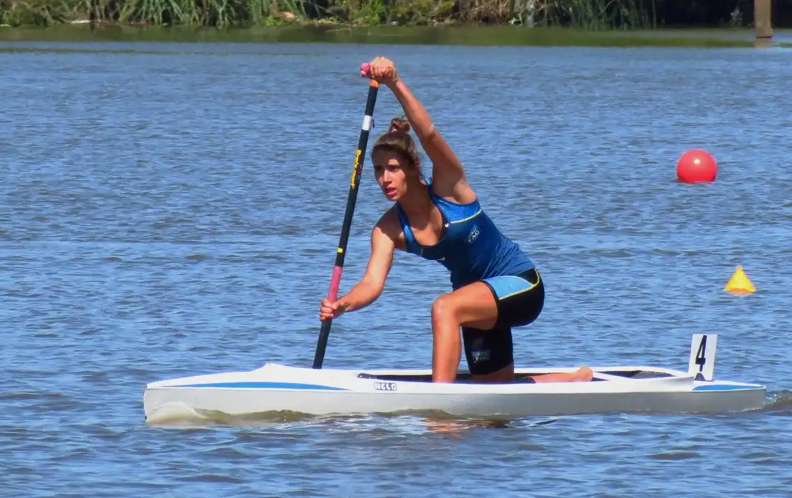 Martina Vela clasificó a semifinales en 500 y 200 metros del Mundial Junior