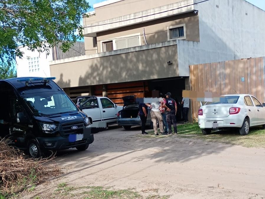 Denunció que su hijo habría matado a dos personas: detuvieron al acusado de un doble homicidio