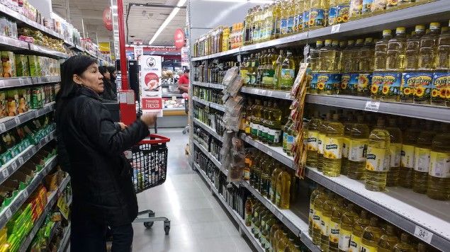Las aceiteras avisaron a los supermercados que mandarán listas con subas de 9% a raíz de la suba del dólar