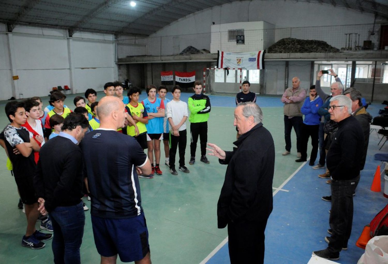 El Intendente recorrió las obras que realiza el Club Defensa en su sede