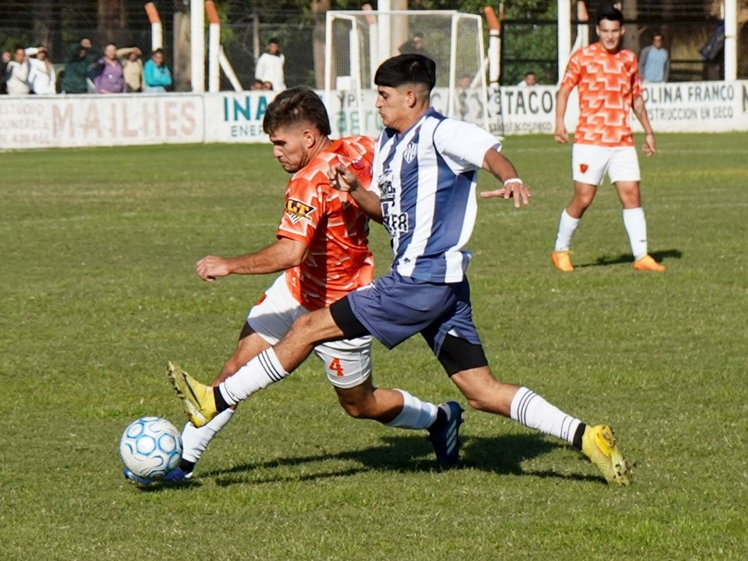 Villa Díaz Vélez enfrentará a Mataderos. Rivadavia, va con Independiente (SC)