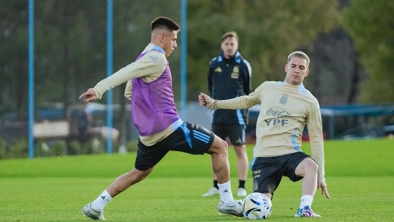 El entrenamiento de Argentina con Echeverri y Mastantuono.
