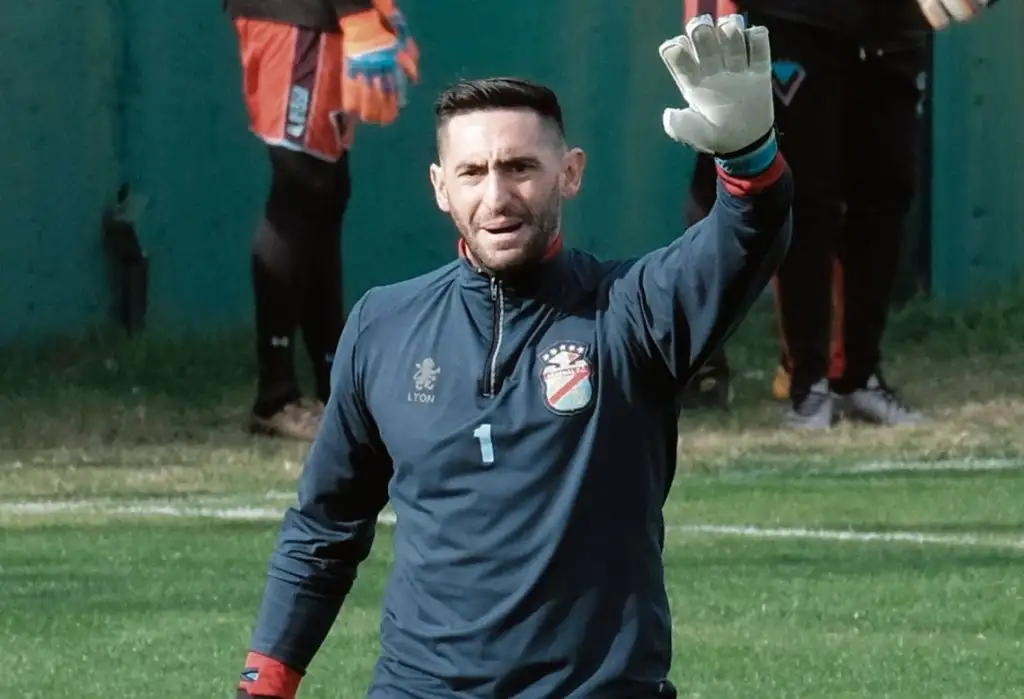 Arsenal-Sarmiento, con el ascenso como premio