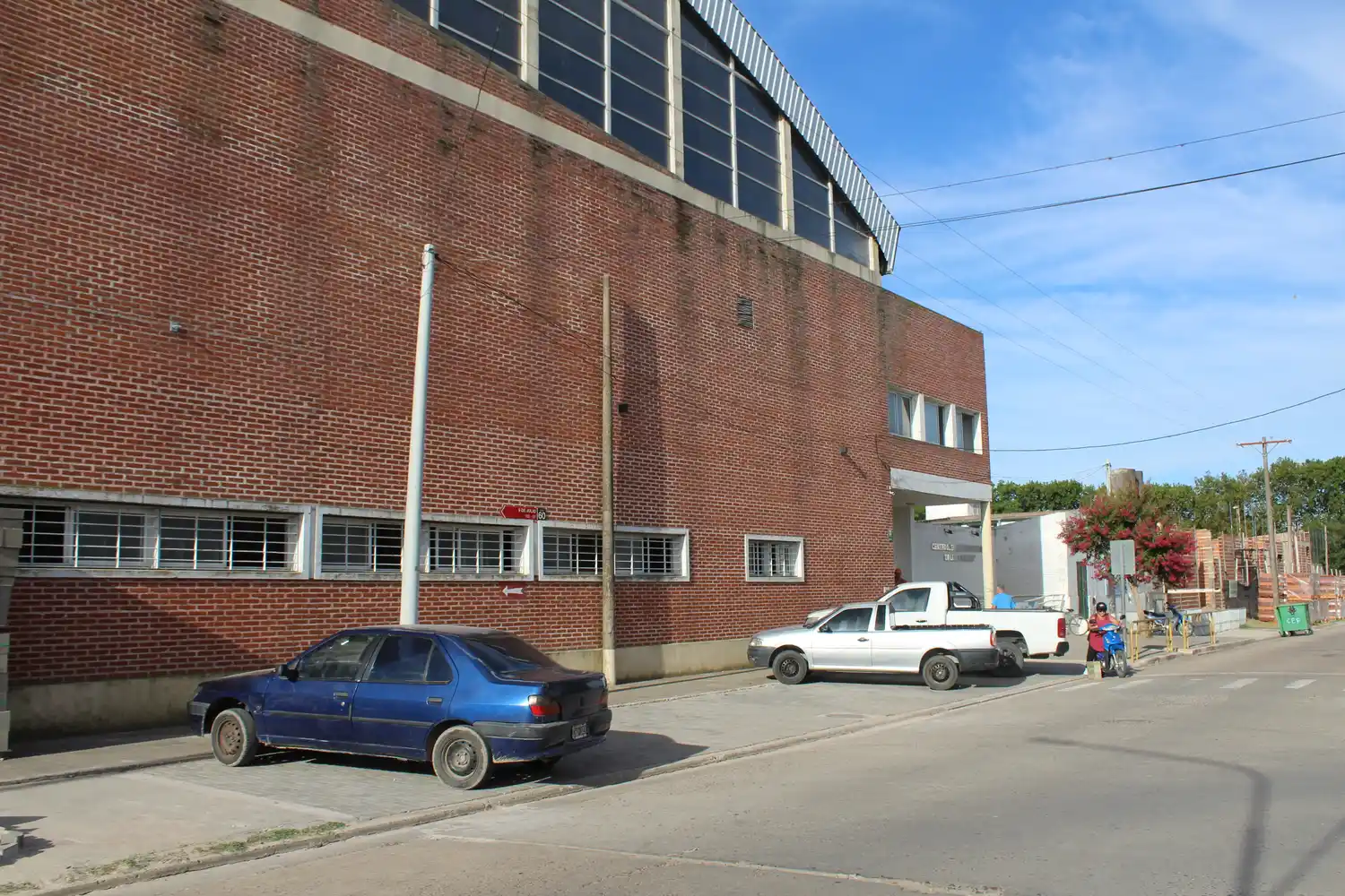 CEF: restauran el techo del natatorio y se mejora la vereda