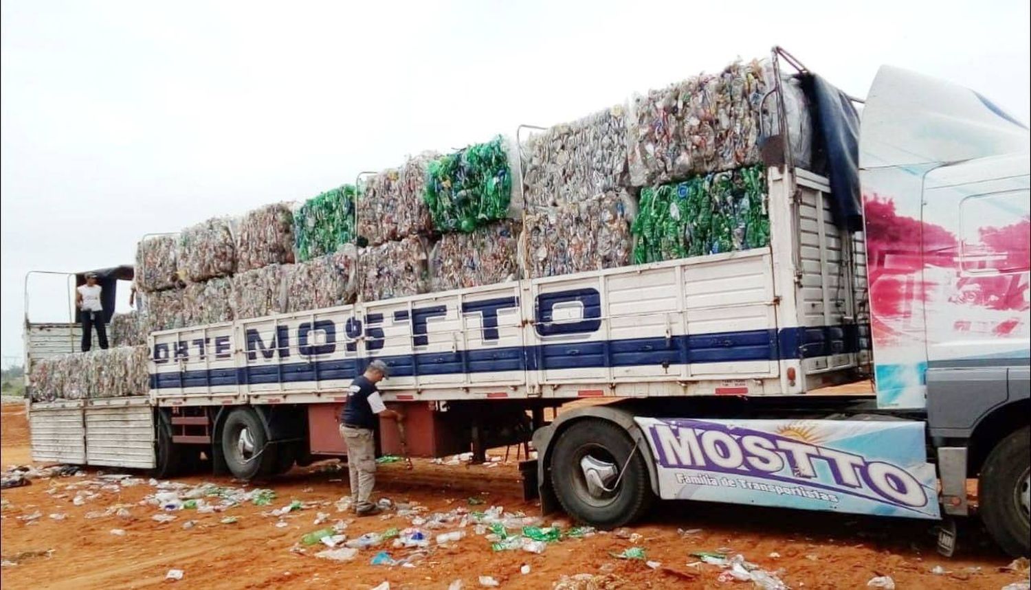 10 Toneladas de botellas plásticas recuperadas en el campo Abasto