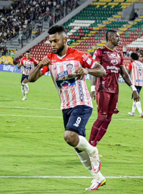 Ante el puntero, el Junior de Real ganó por primera vez de visitante