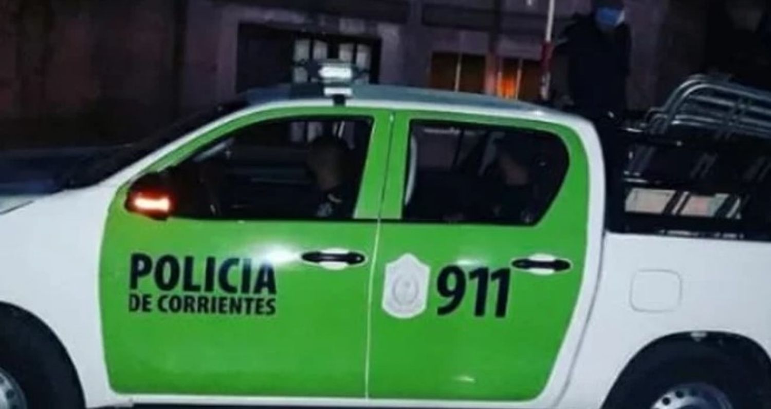 Corrientes: robaron juntos, pero él la tiró de la moto mientras los perseguían y se fugó