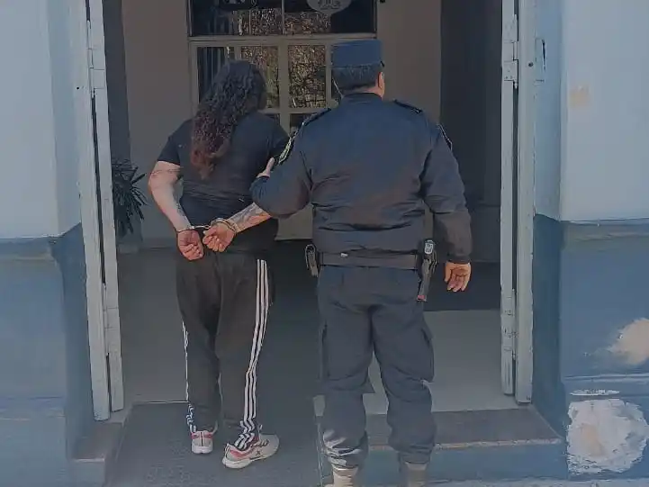 Barrio Anhelado Sueño: cuchillo en mano se enfrentó con su hijo y su ex