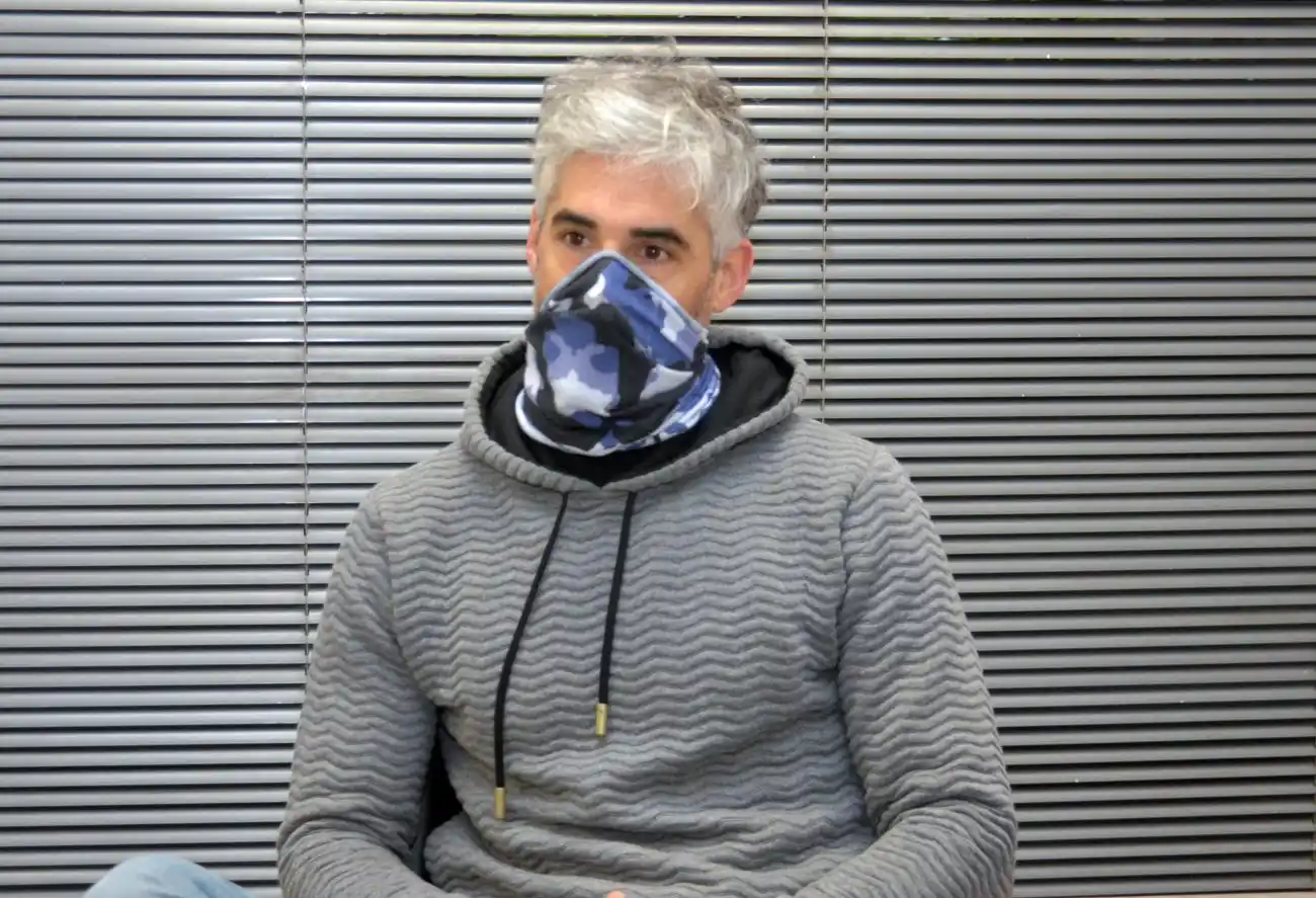 Joaquín Areta y la aventura de escribir "Enjambre", una novela atravesada por la tensión 