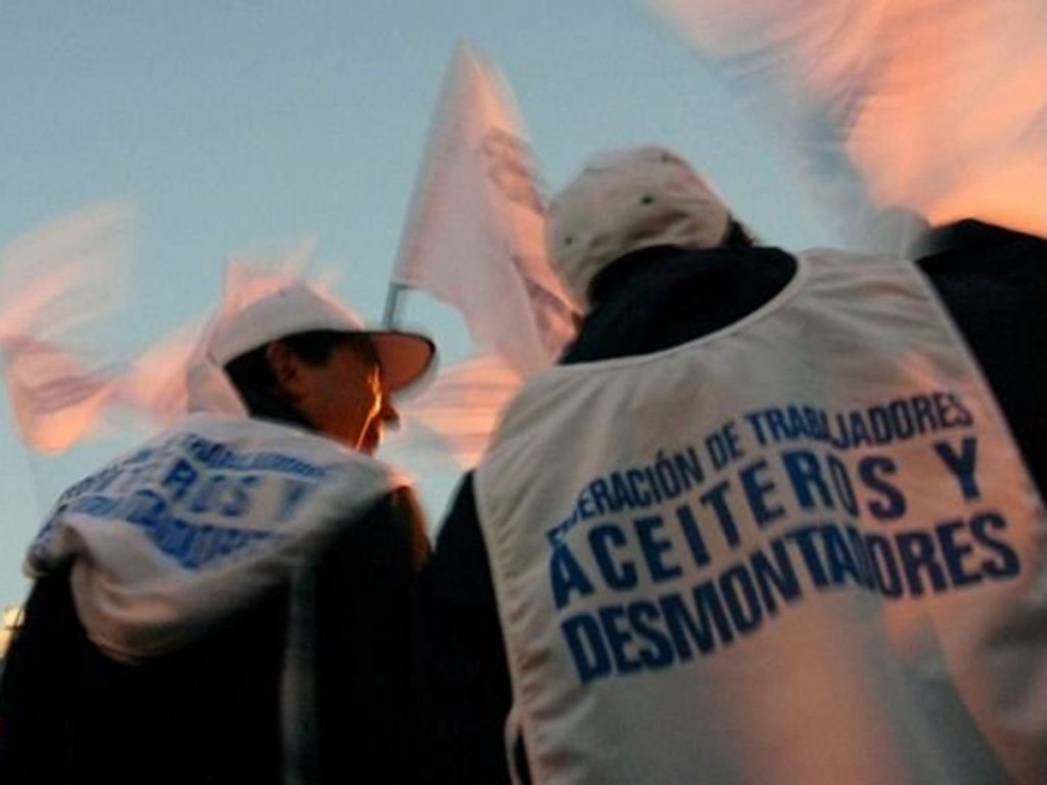 Se agrava el conflicto con los trabajadores aceiteros