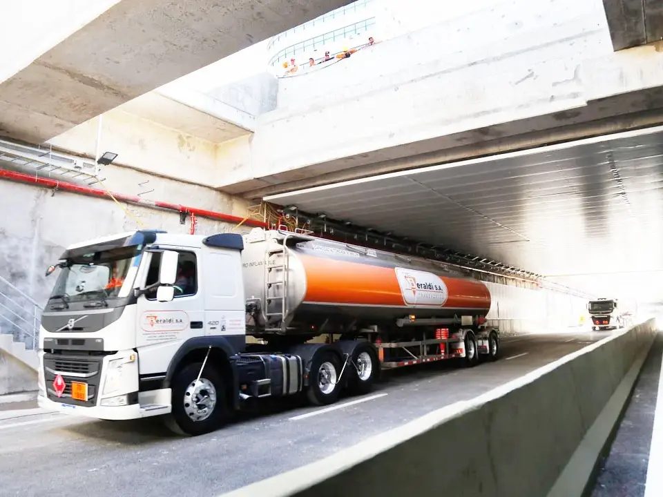 Se aceleró al 3,77% el incremento mensual del costo de mover un camión por el país