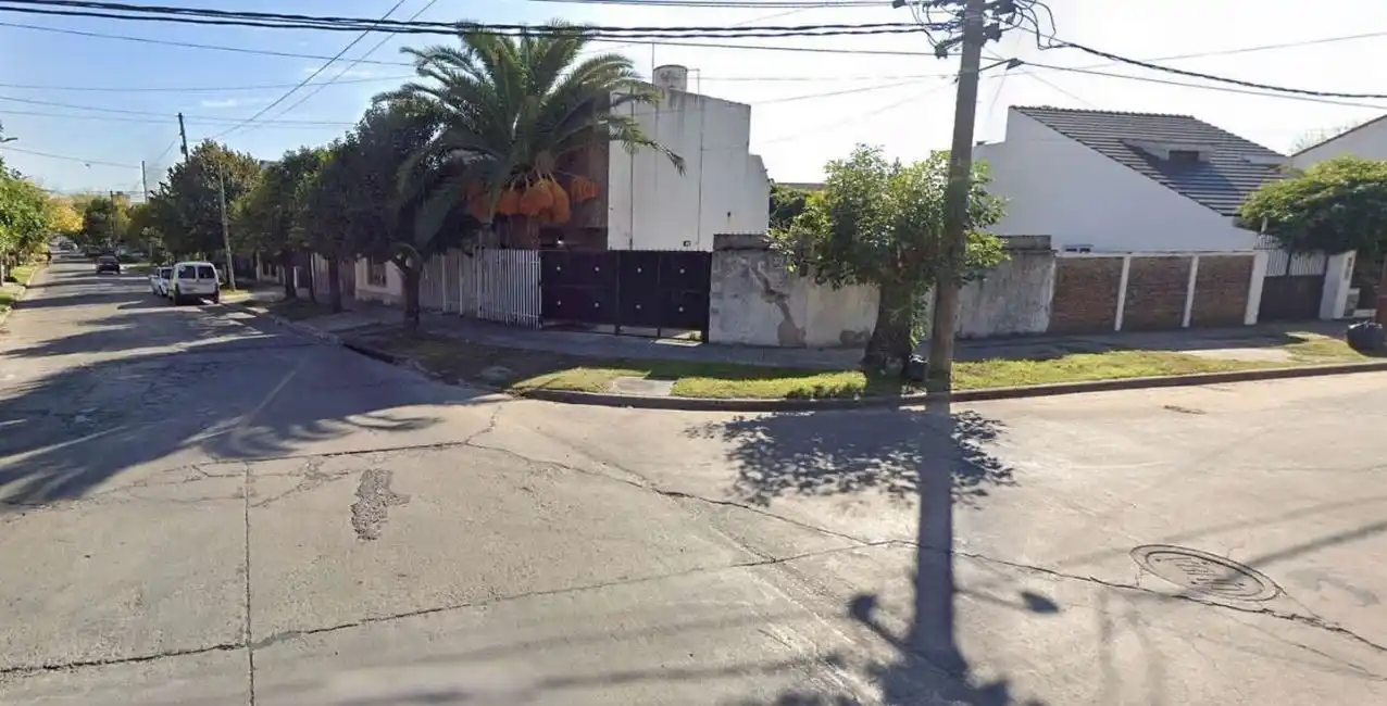 Tragedia: un niño de 8 años encontró muertos a sus padres en el patio de su casa