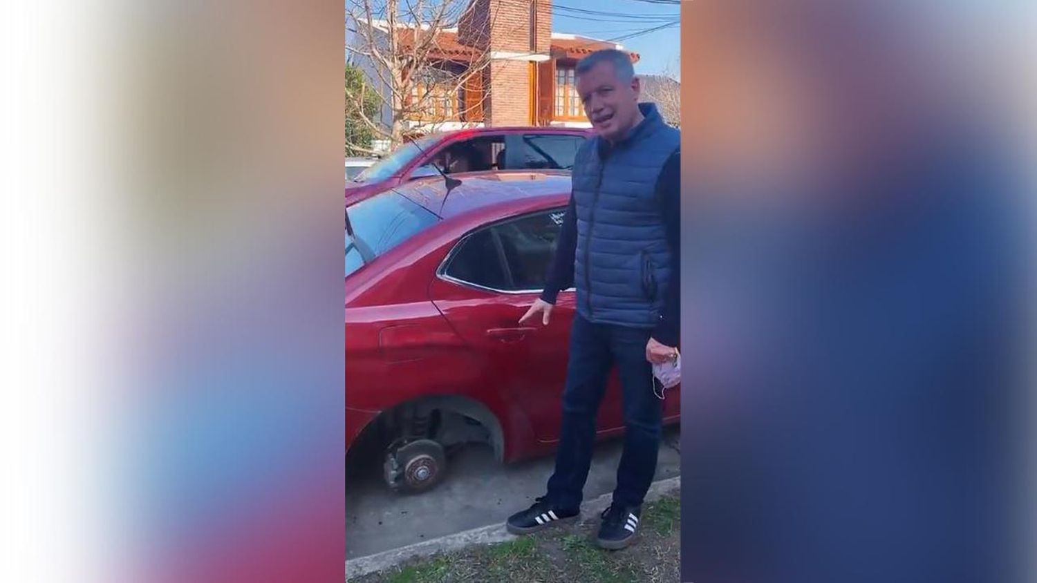 Monzó denunció hechos de inseguridad durante las recorridas: Ahora le robaron las ruedas del auto en Monte Grande