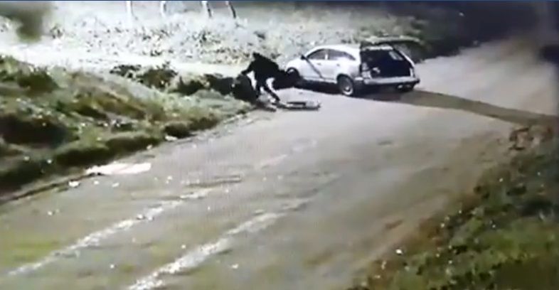 Filman a un “irresponsable” arrojando basura en un microbasural