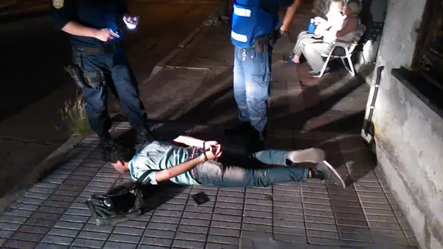 El arrebatador detenido por la Policía está imputado en una causa por abuso 