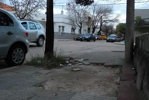 Sin avances: Prometieron multas para frentistas que tuvieran las veredas rotas