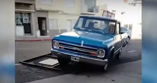 Infractor derribó el portón del depósito municipal y se llevó su vehículo