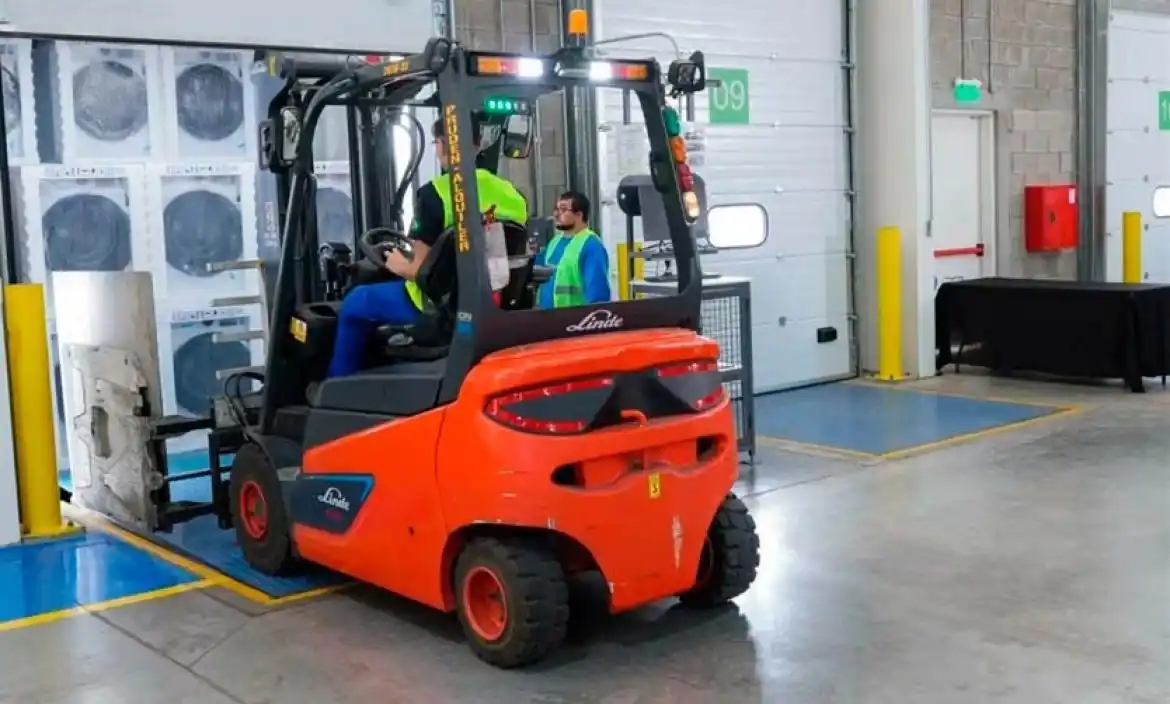 El cierre de Whirlpool genera más despidos en empresas de Pilar