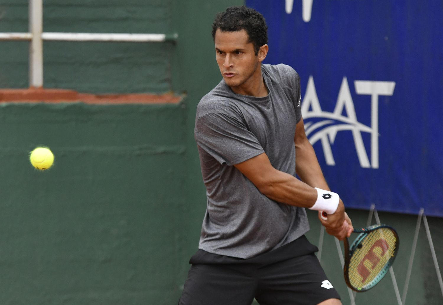 El peruano Juan Pablo Varillas en acción, ex número 60 del mundo. (Foto: Marina Devo)