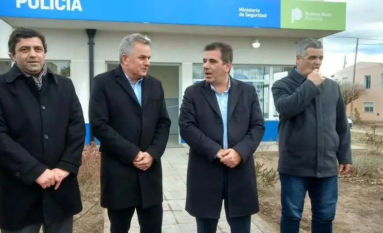 Ritondo entregó móviles policiales para Lobería