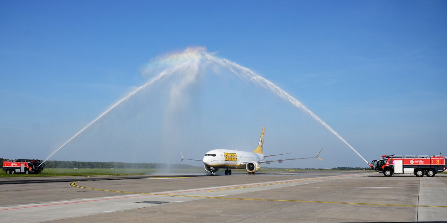 Buzz recibió su primer Boeing 737-8200