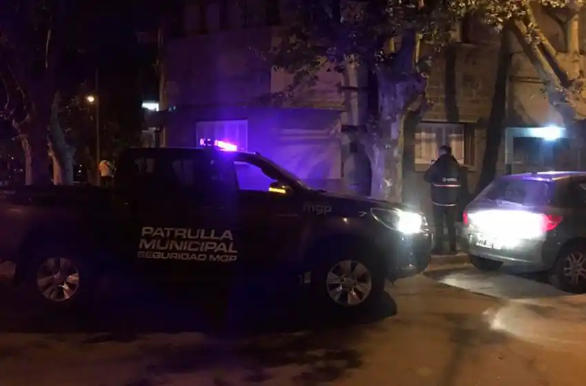 Detienen a empleado municipal en “fiesta clandestina”: estaba borracho y drogado