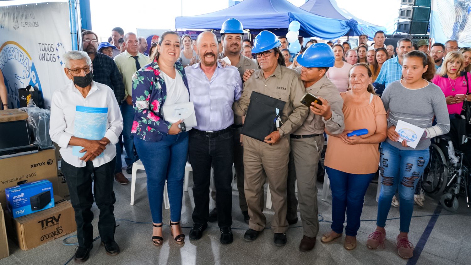 En los operativos solidarios, el Gobernador anunció obras en Ibarreta y Ensanche Norte