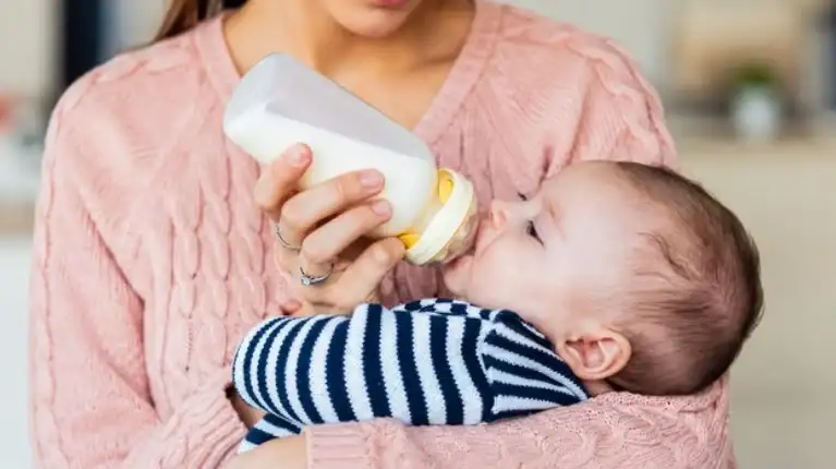El complemento leche recibió una actualización y pagará más en julio 2026. Foto: Agencia NA (Freepik)