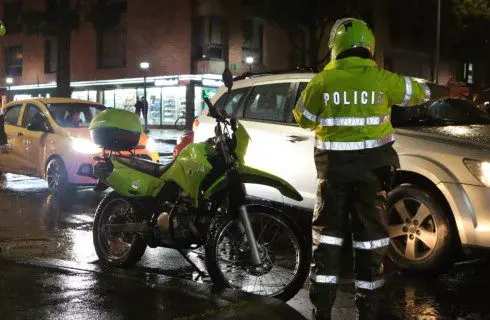 Con AMETRALLADORA roban supermercado en Bogotá